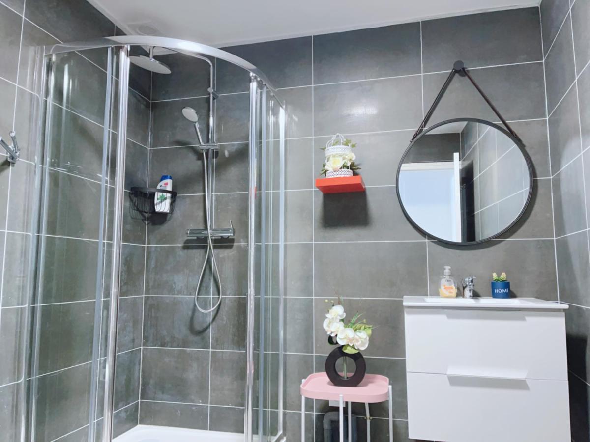 Apt 67M2 Hyper Centre: 2 Chambres, Cuisine Tv Wifi Fontenay-le-Comte Exterior foto